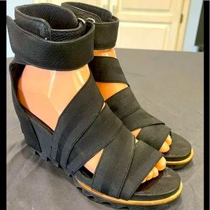 Sorel Joanie II Gladiator Black Leather and Elastic Sandals